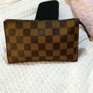 Authentic/ 1 owner/ LV Damier case